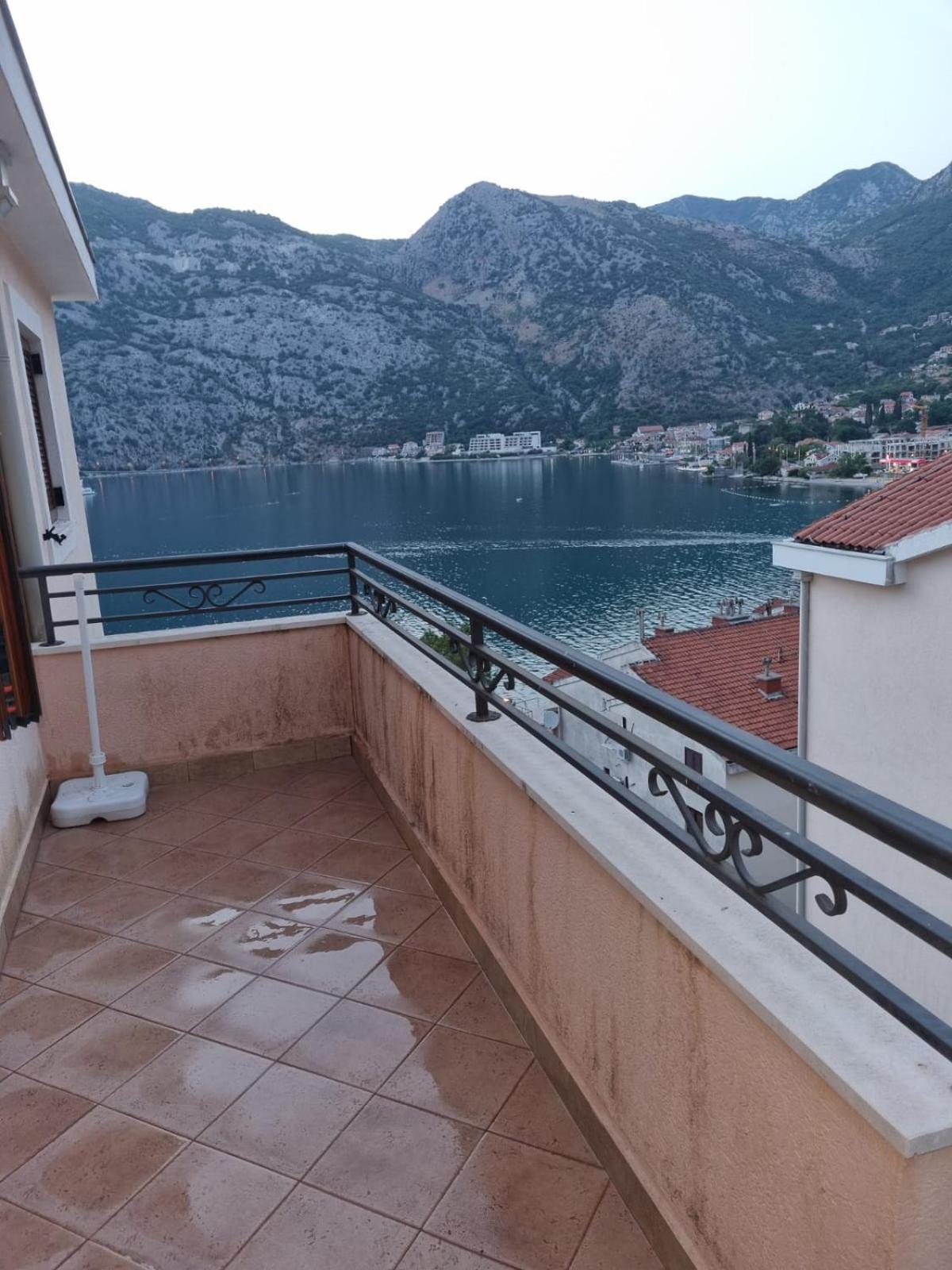 Apartments Sneza Risan Exterior photo