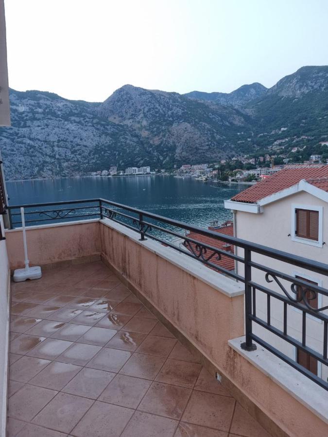 Apartments Sneza Risan Exterior photo