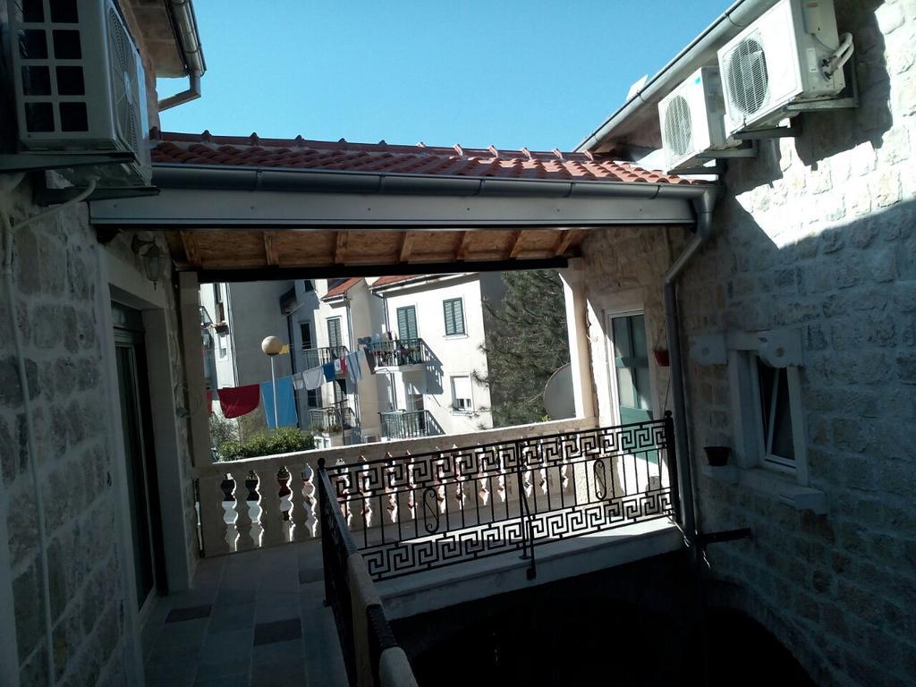 Apartments Sneza Risan Exterior photo